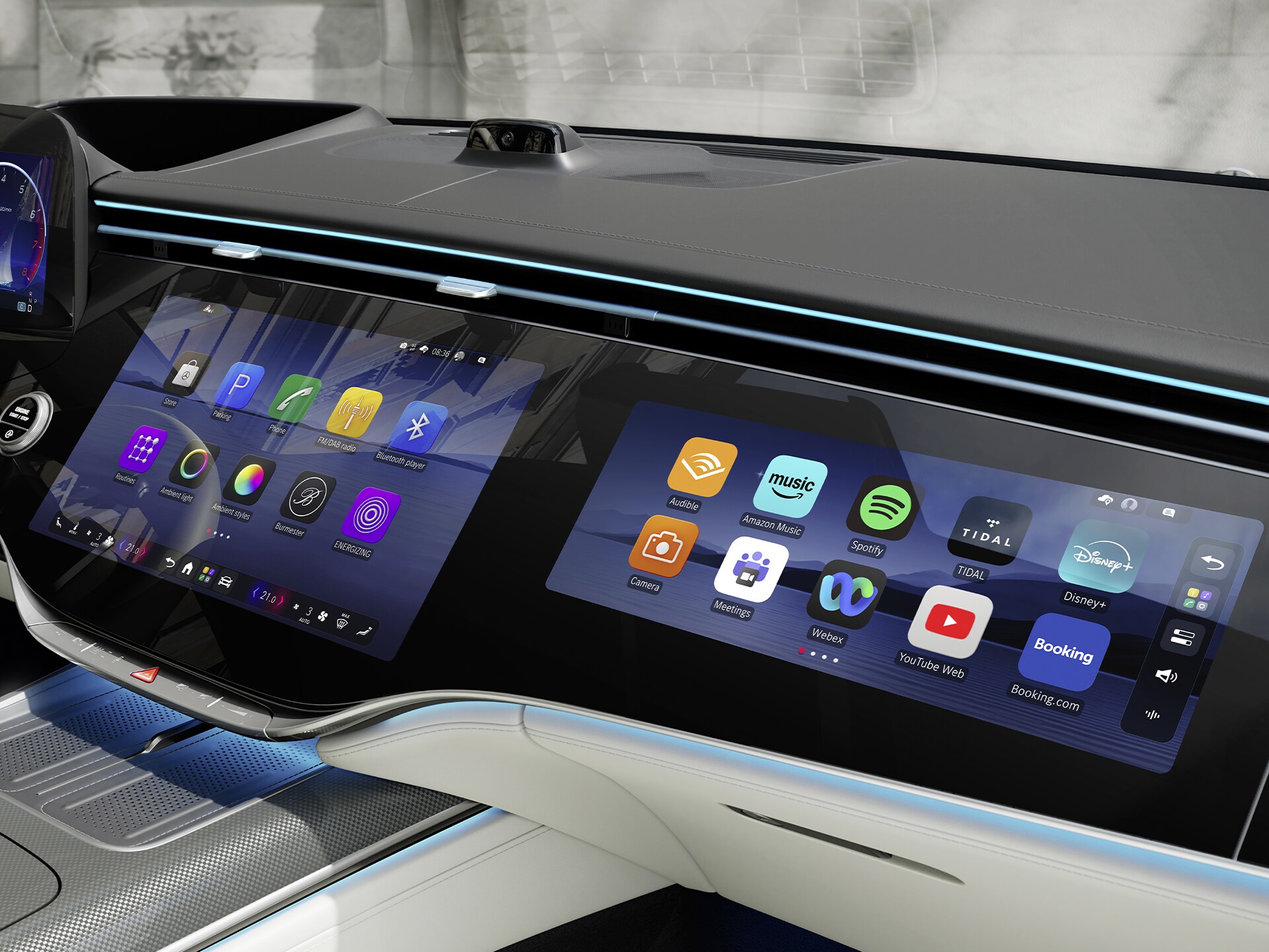 Az MBUX Superscreen az új Mercedes-Benz S-osztály limuzinban, amelyen az MB.OS rendszere fut.