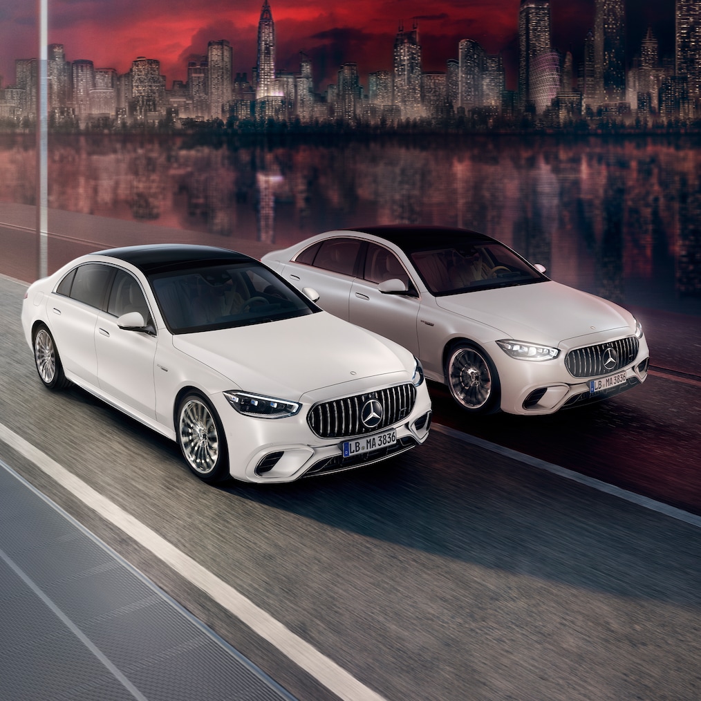 A Mercedes-AMG S 63 E PERFORMANCE másik dinamikus nézete (menet közben készült felvétel).