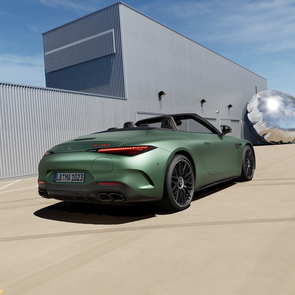 A Mercedes-AMG SL 63 S E PERFORMANCE nyitott vászontetővel felülnézetből vagy az AMG hátsótengely-kormányzás illusztrációja