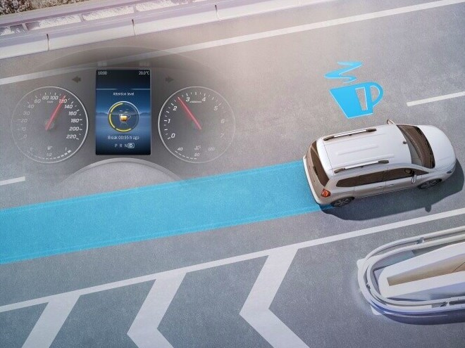 A Mercedes-Benz T-osztály ATTENTION ASSIST vezetéstámogató rendszere.