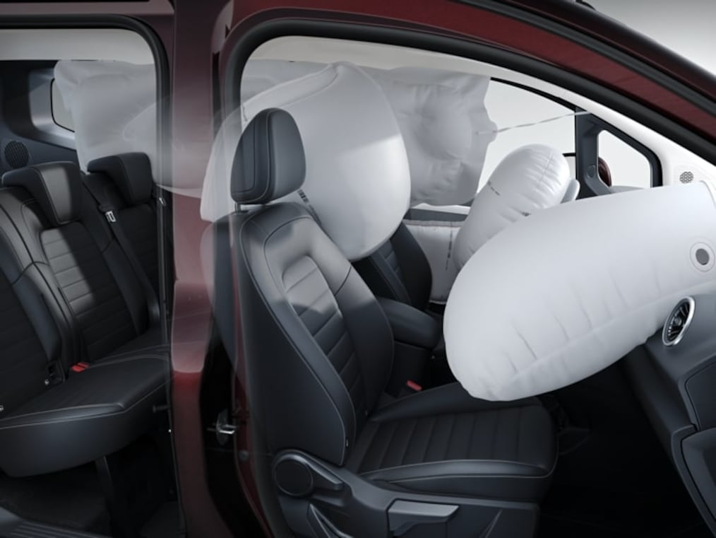 A Mercedes-Benz T-osztály légzsákjainak illusztrációját ábrázoló kép.