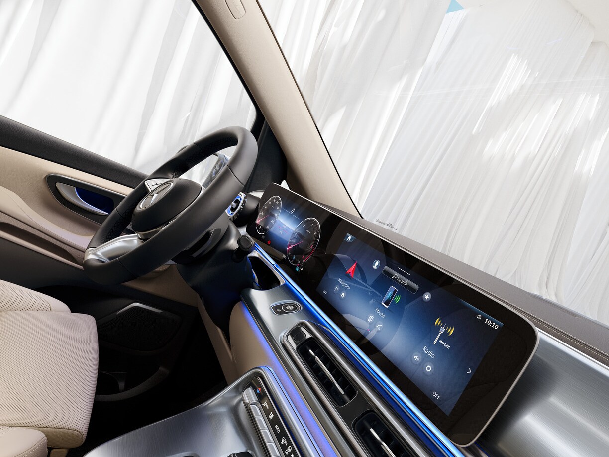 Az MBUX (Mercedes-Benz User Experience) intelligens és bővíthető multimédia-rendszert kínál.