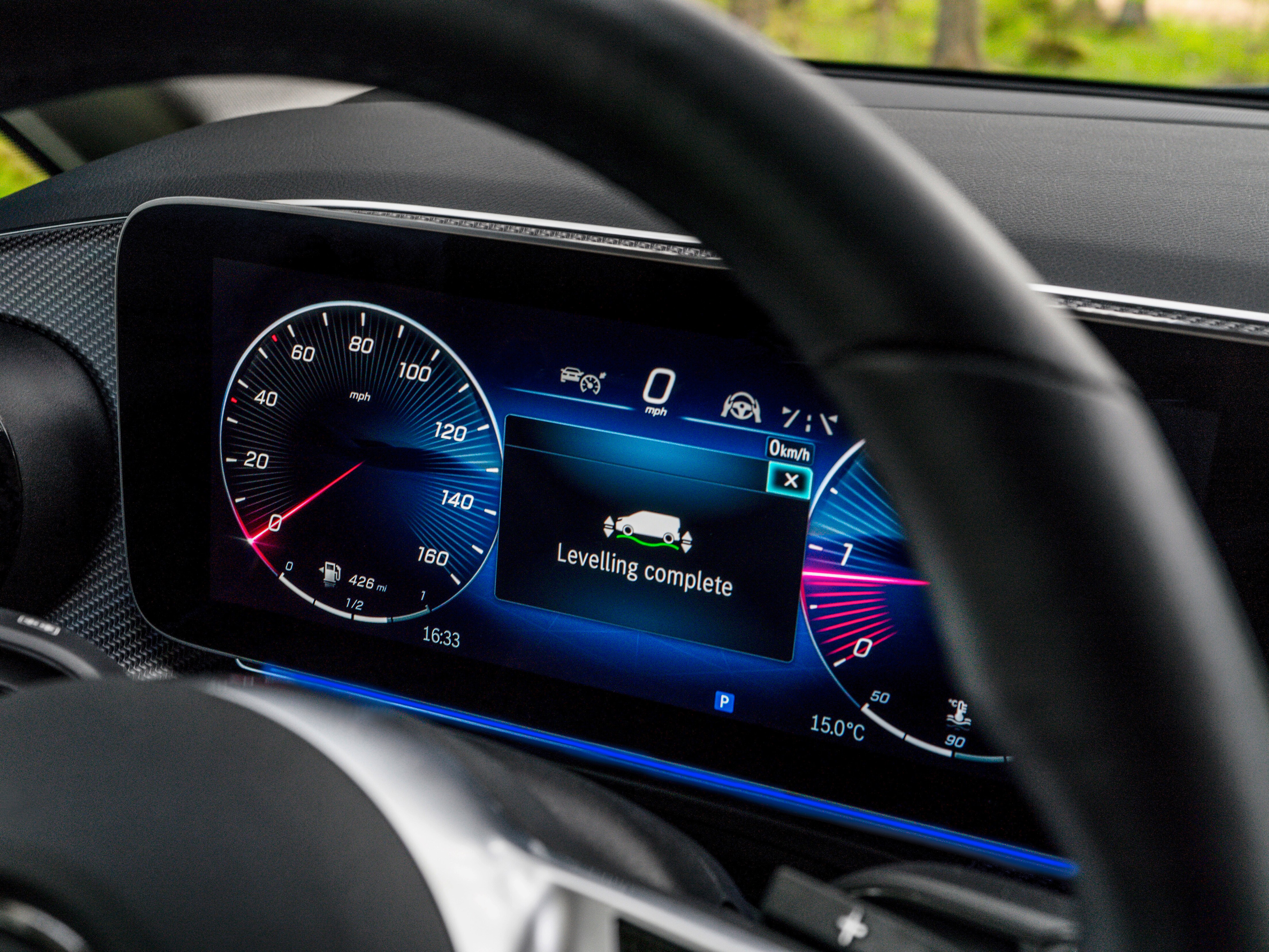 AIRMATIC plus Camper Level Control a V-osztály Marco Polo szélesképernyős műszerfalán