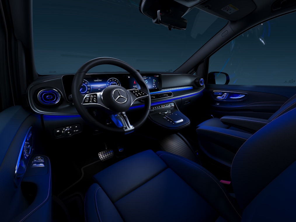 A V-osztály Marco Polo HORIZON 64 színben pompázó hangulatvilágítása.