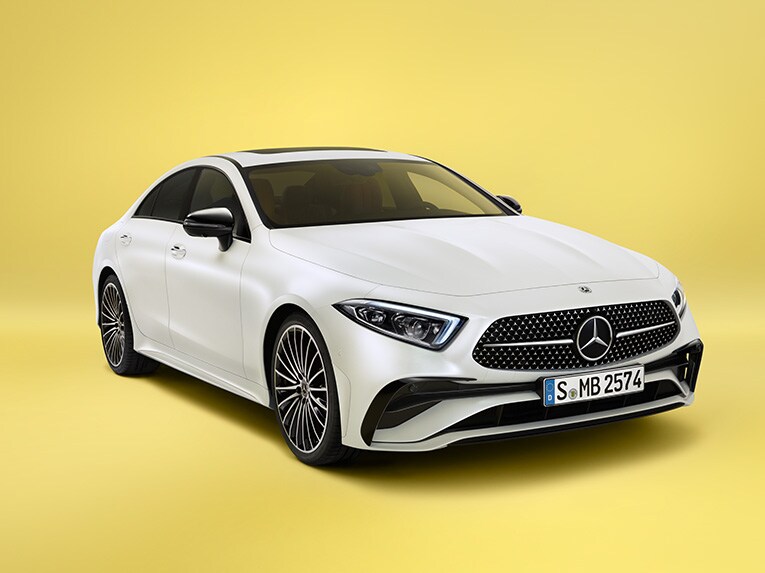 A Mercedes-Benz CLS elölnézete, fehér színben