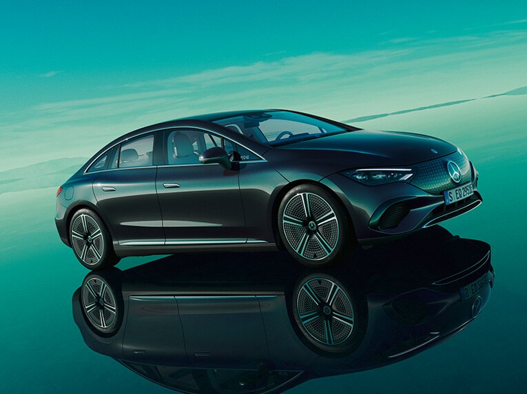 A Mercedes-Benz EQE oldalnézete