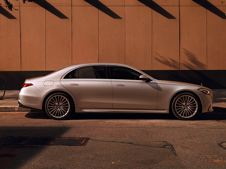 A Mercedes-Benz S-osztály oldalnézetből