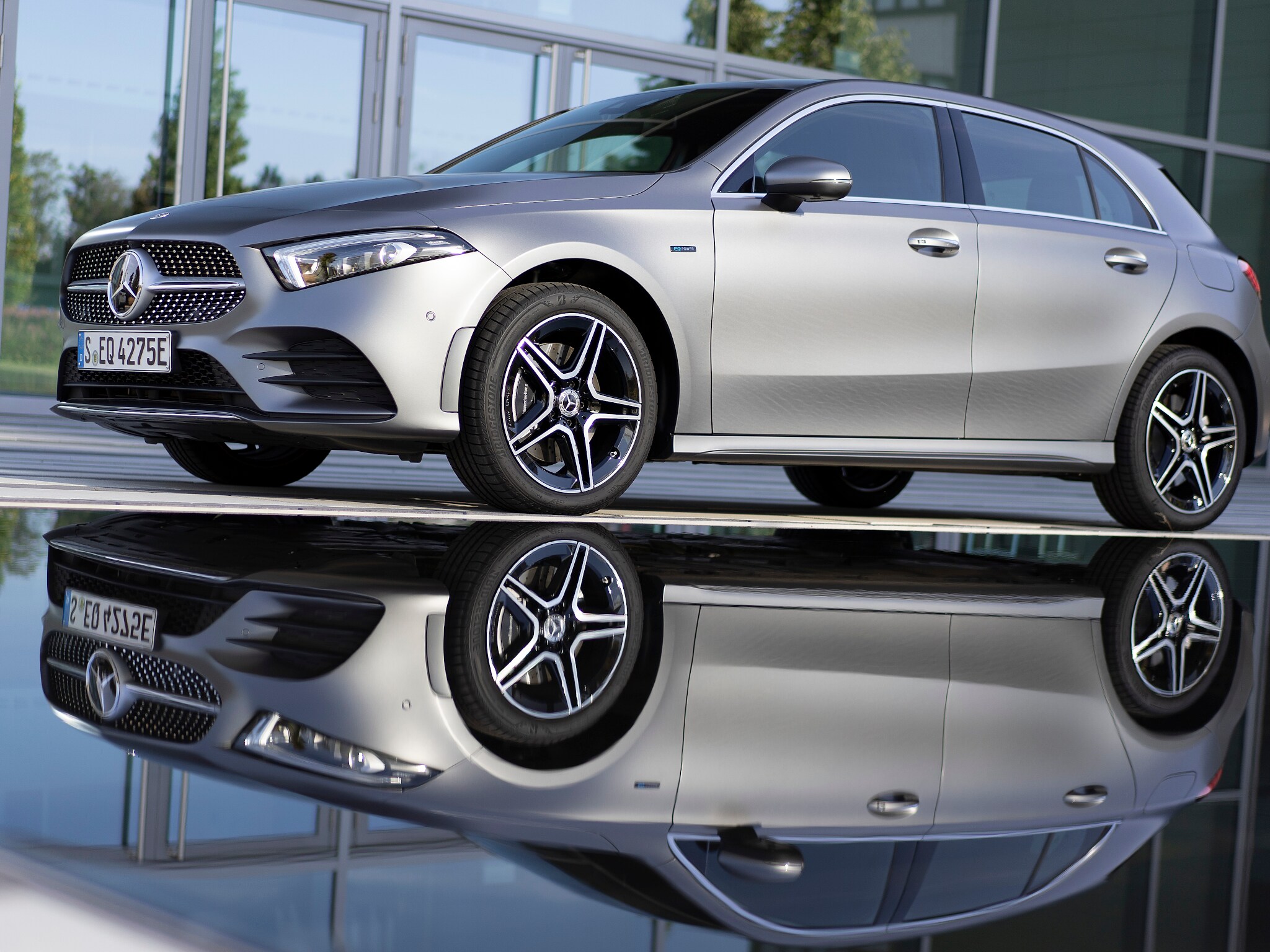 ‎Vészfékezés szemléltetése - ABS és ESP® rendszerek