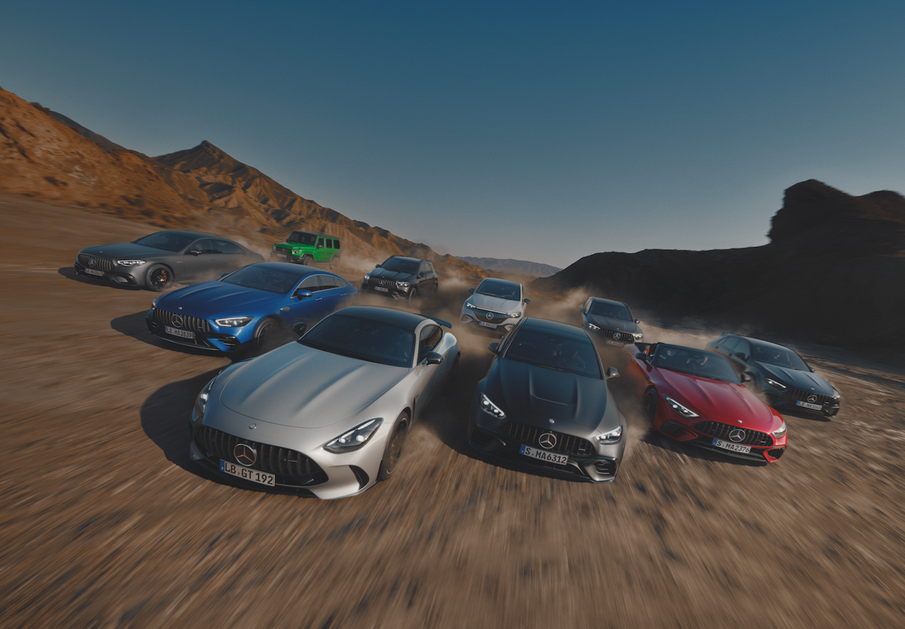 Mercedes-Benz AMG Performance a versenypályán - és az úton. Mercedes-Benz AMG modellválaszték a sivatagban