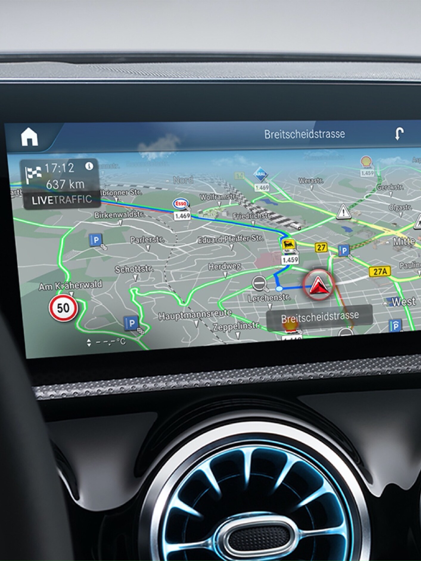 Az MBUX multimédia-rendszer kijelzőjén a Car-to-X Communication Digitális extrafelszereltséggel az útvonalon lévő potenciális veszélyek is megjelennek.