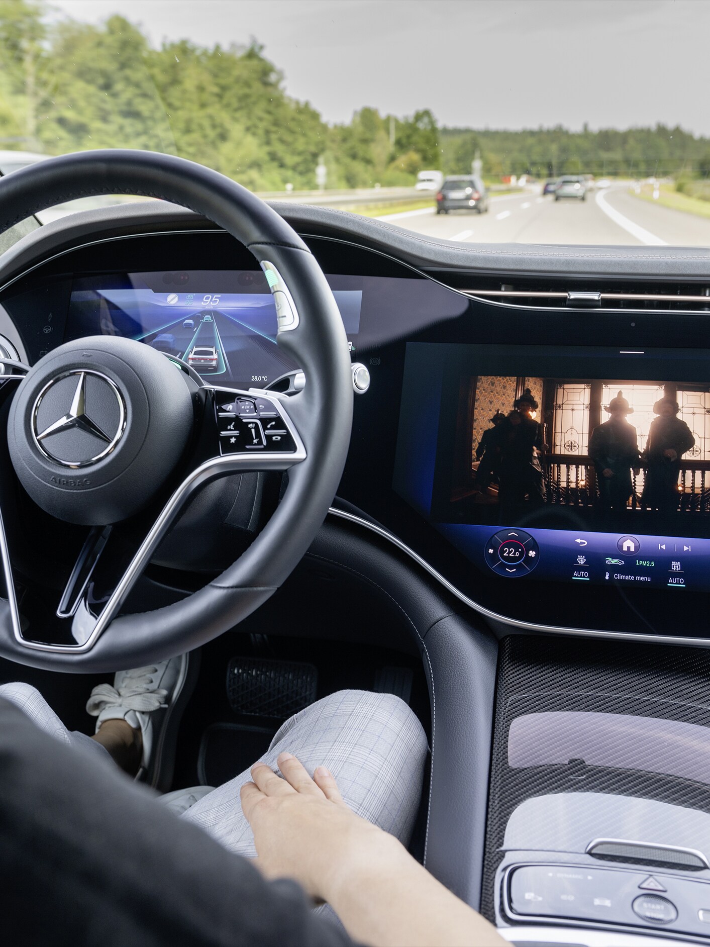 Egy Mercedes-Benz modell műszerfala.