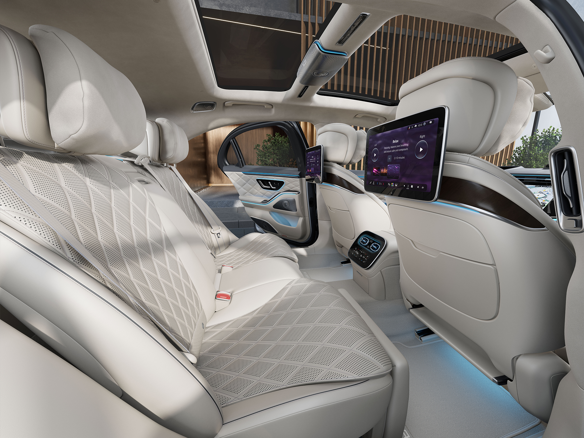Kényelem | Mercedes-Benz Egy Mercedes-Benz személygépkocsi belső nézete.