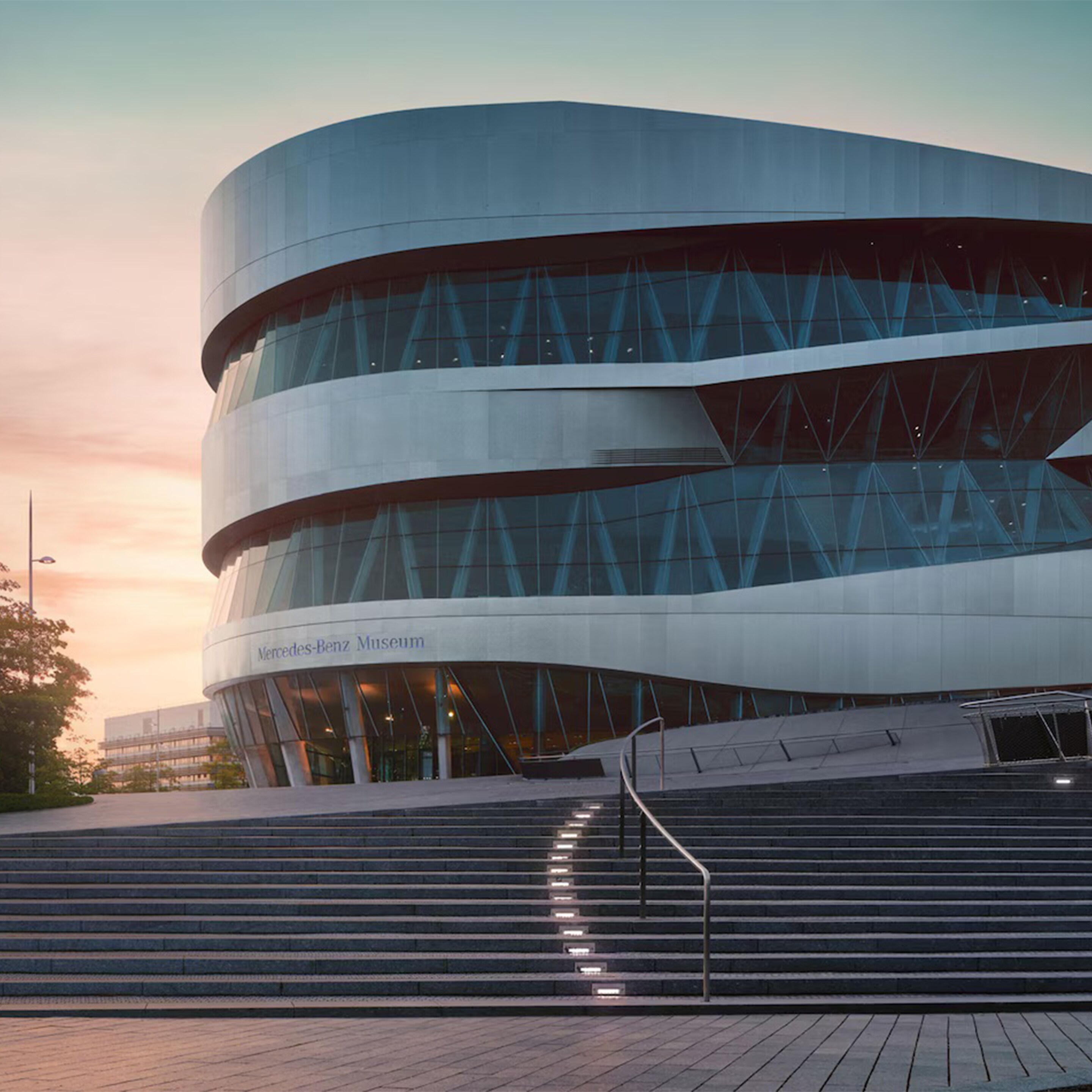 A stuttgarti Mercedes-Benz Múzeum külső nézete.
