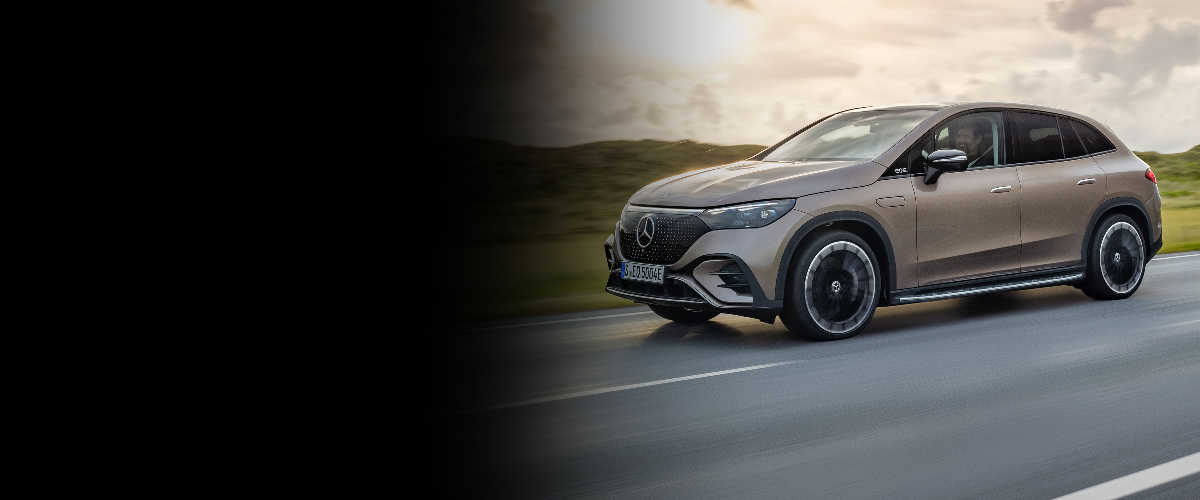 EQE 350+ | Fenntarthatóság | Mercedes-Benz A Mercedes-Benz EQE 350+ oldalnézetben.