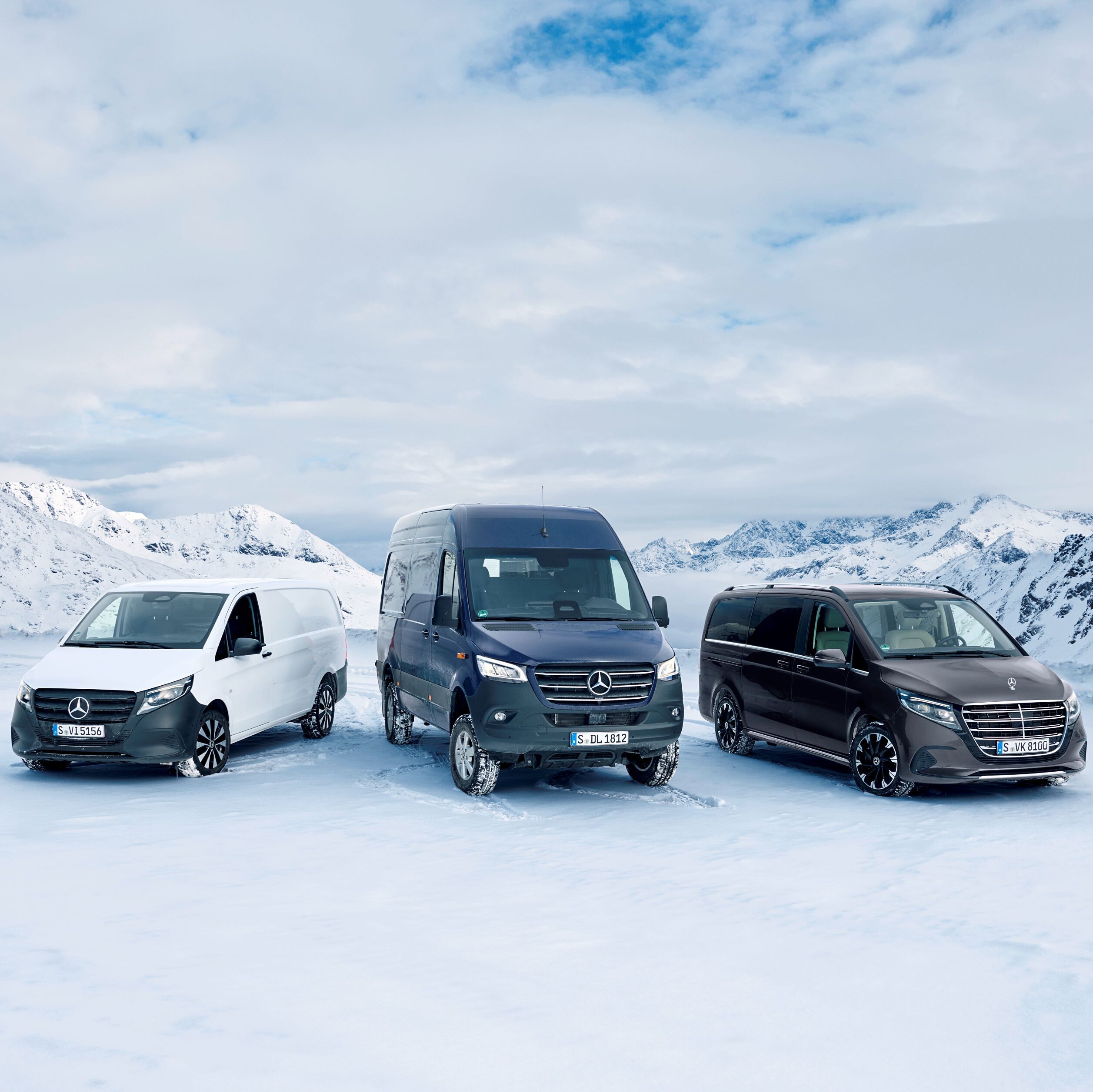 A Sprinter Tourer, a zárt dobozos és a platós kivitel havon áll.