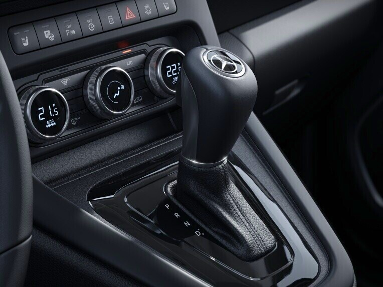 A Mercedes-Benz Citan zárt áruszállító hétfokozatú automata sebességváltójának váltókarja.