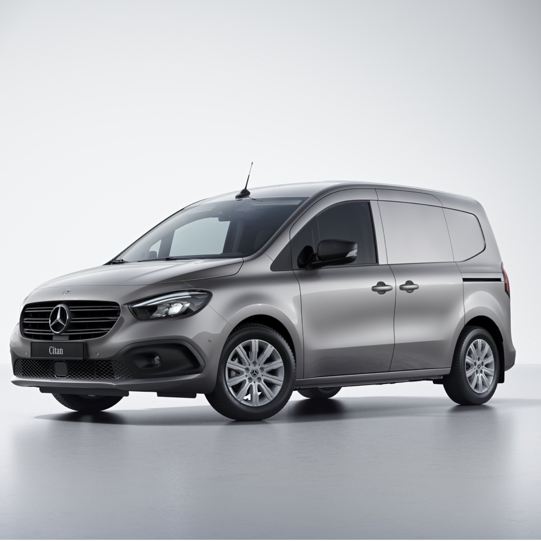 Digitális extrafelszereltségek | Citan zárt áruszállító | Mercedes-Benz A Mercedes-Benz Citan zárt áruszállító digitális extrafelszereltségei.