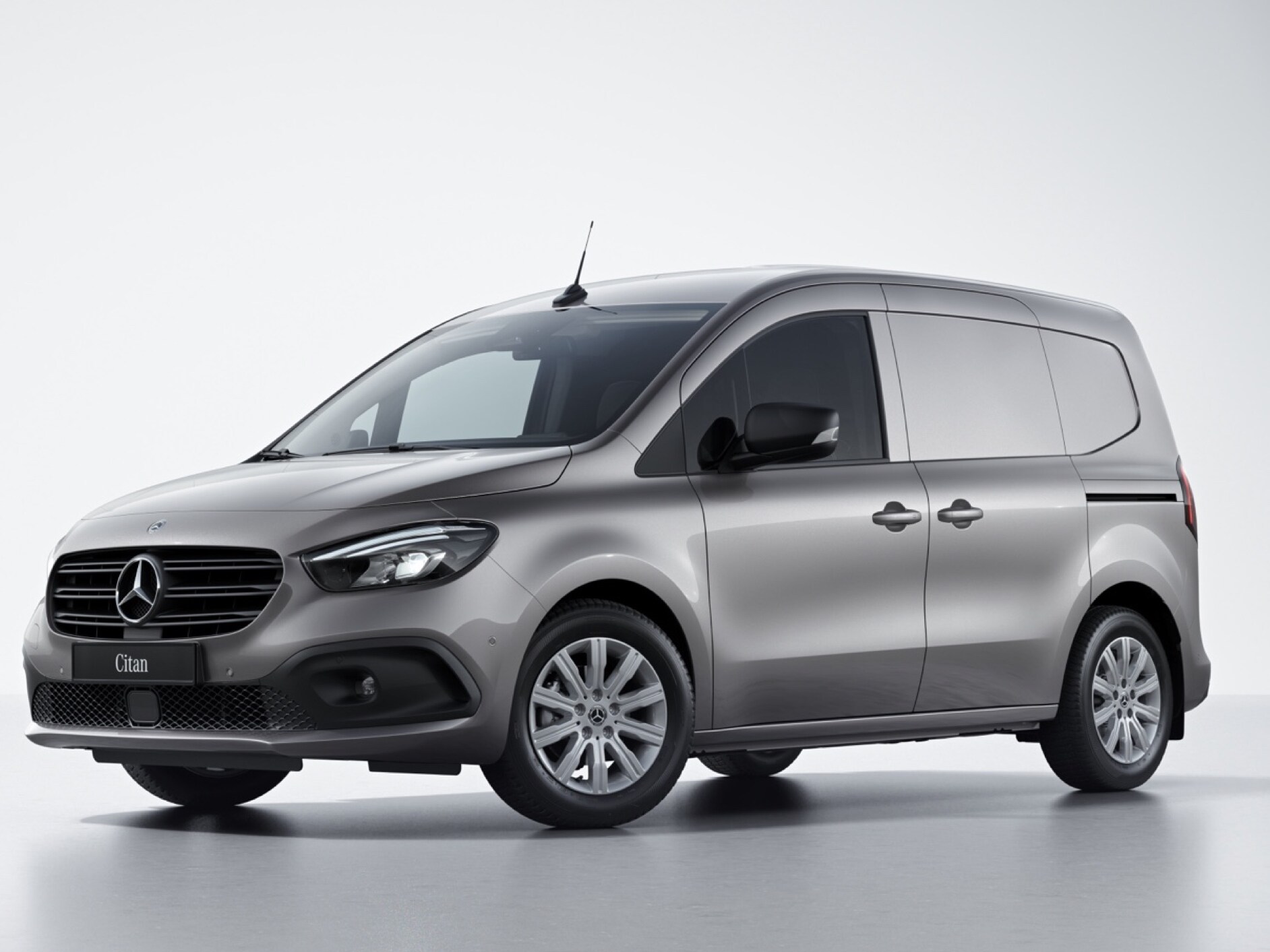 A Mercedes-Benz Citan zárt áruszállító digitális extrafelszereltségei.