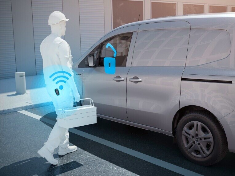 Kulcs nélküli nyitás a KEYLESS-GO-val a Mercedes-Benz Citan zárt áruszállítóban.