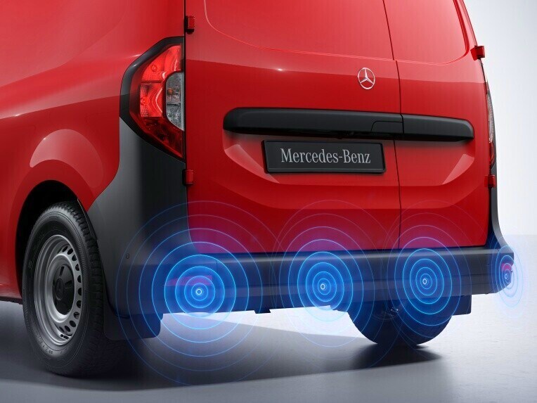 A Mercedes-Benz Citan zárt áruszállító hátsó parkolássegítője.