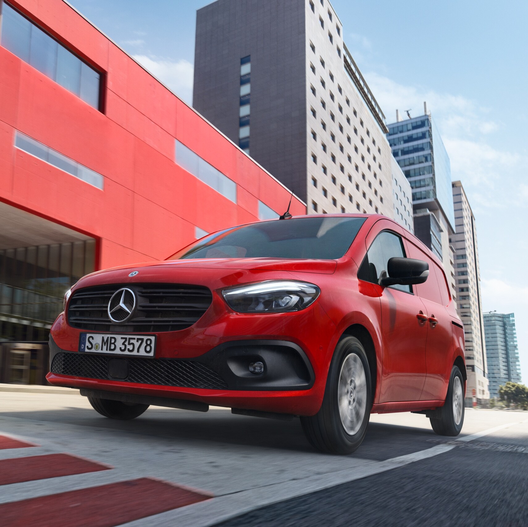 A Mercedes-Benz Citan zárt áruszállító akcióban. 