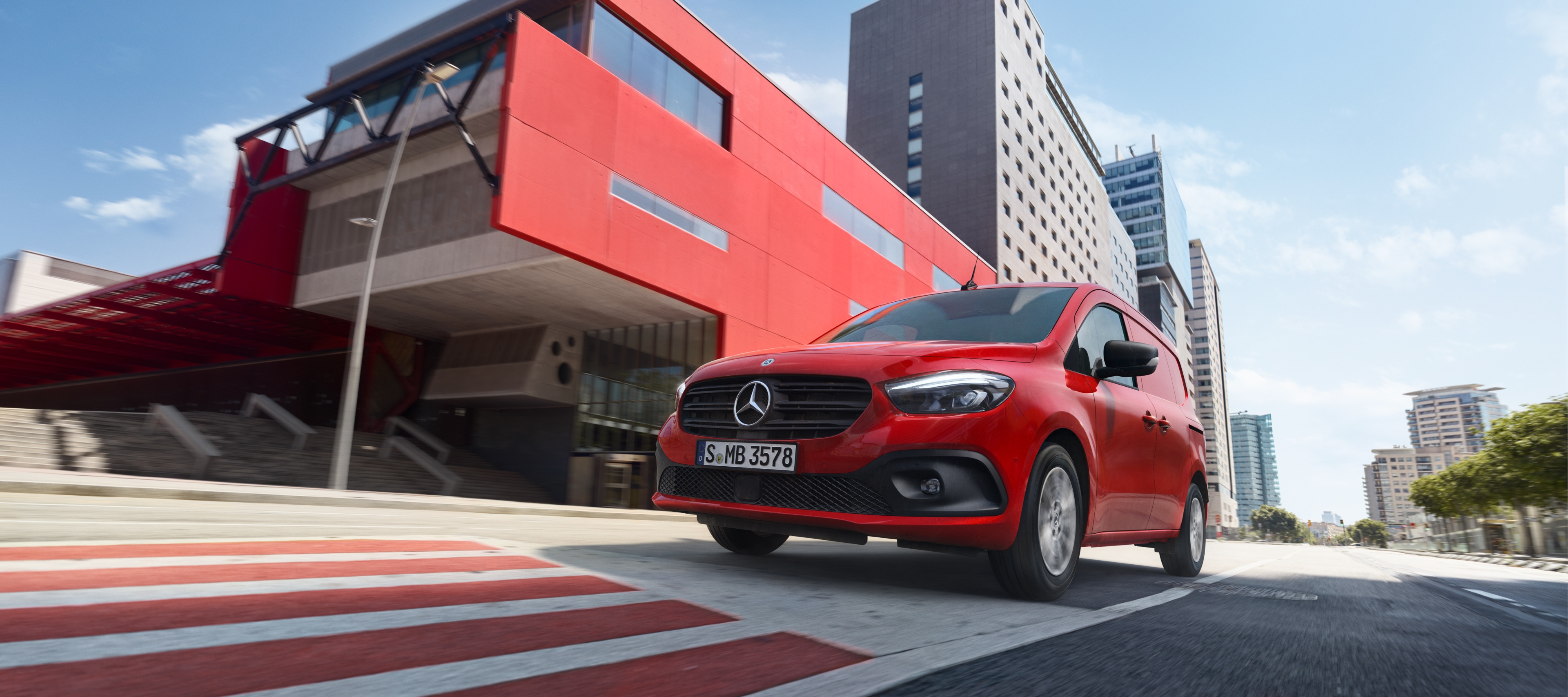 Külső megjelenés | Citan zárt áruszállító | Mercedes-Benz A Mercedes-Benz Citan zárt áruszállító akcióban.
