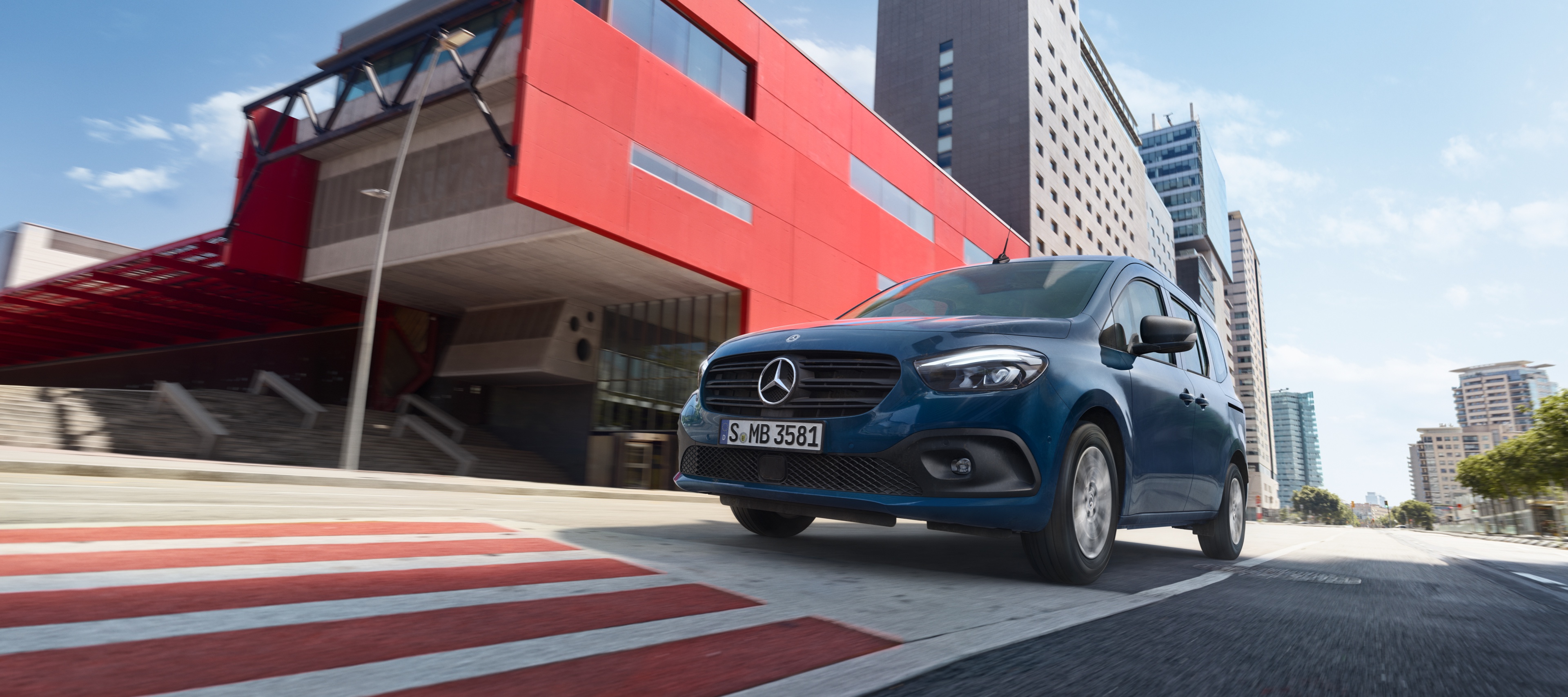 Citan Tourer | Mercedes-Benz A Mercedes-Benz Citan Tourer utasokat szállít.