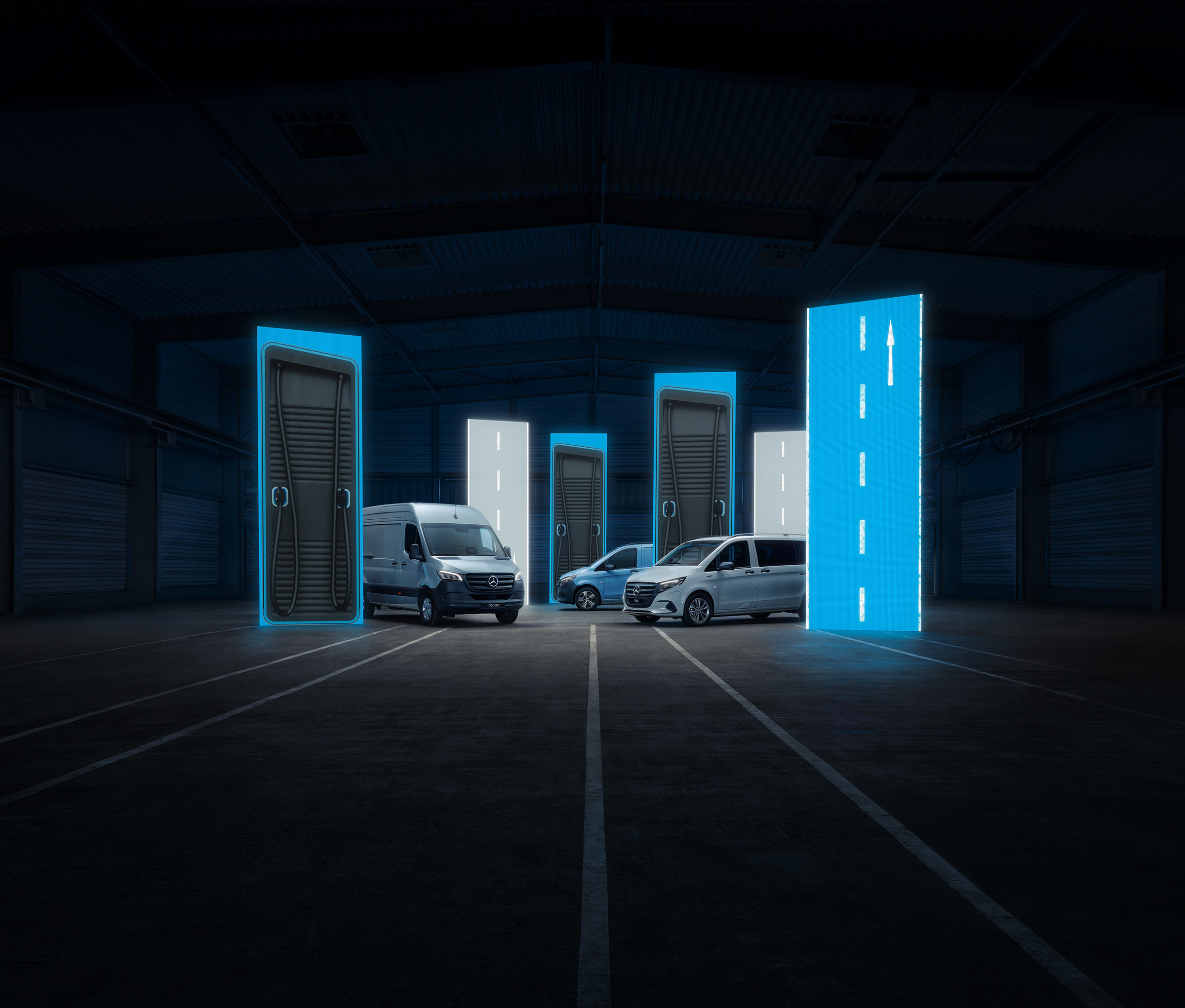 Töltési megoldások | Elektromos modellek | Mercedes-Benz Mercedes-Benz elektromos kishaszongépjárművek intelligens töltési megoldásokkal egy csúcstechnológiás logisztikai környezetben.