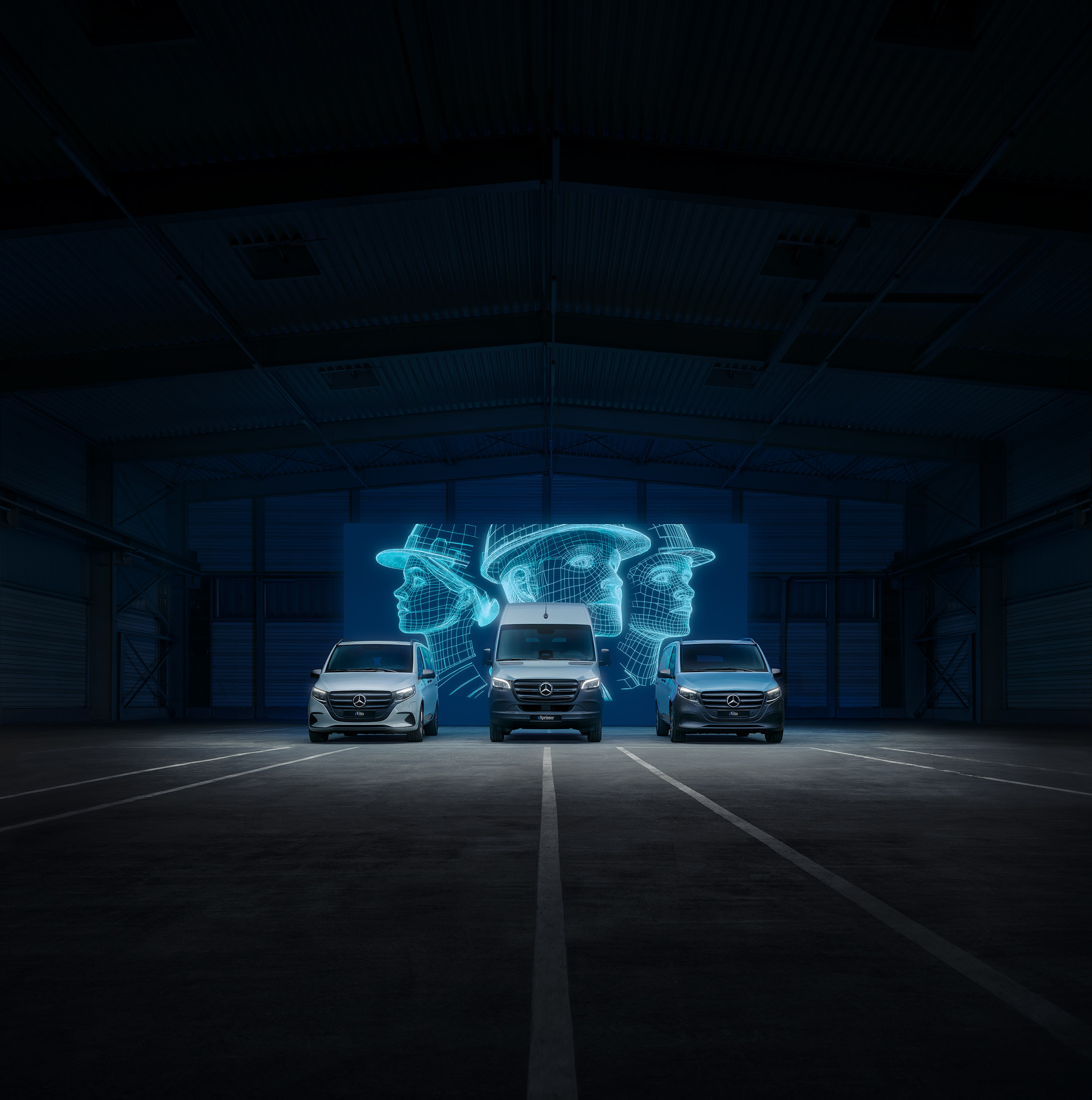 Elektromos meghajtás | Elektromos modellek | Mercedes-Benz Digitális hálózati kapcsolattal rendelkező Mercedes-Benz elektromos kishaszongépjárművek egy modern raktárkörnyezetben.