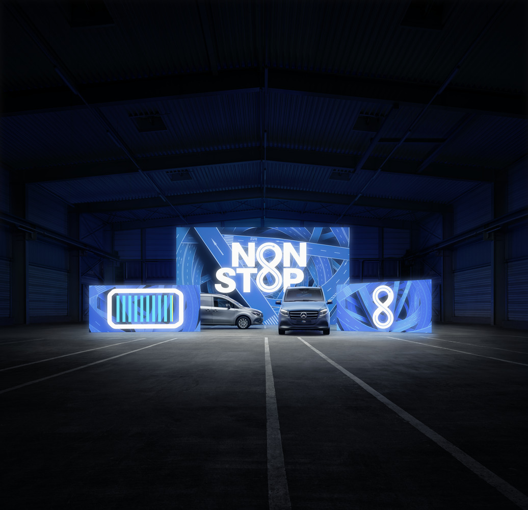 Elektromobilitás | EQV | Mercedes-Benz A Mercedes-Benz EQV egy töltőállomáson.