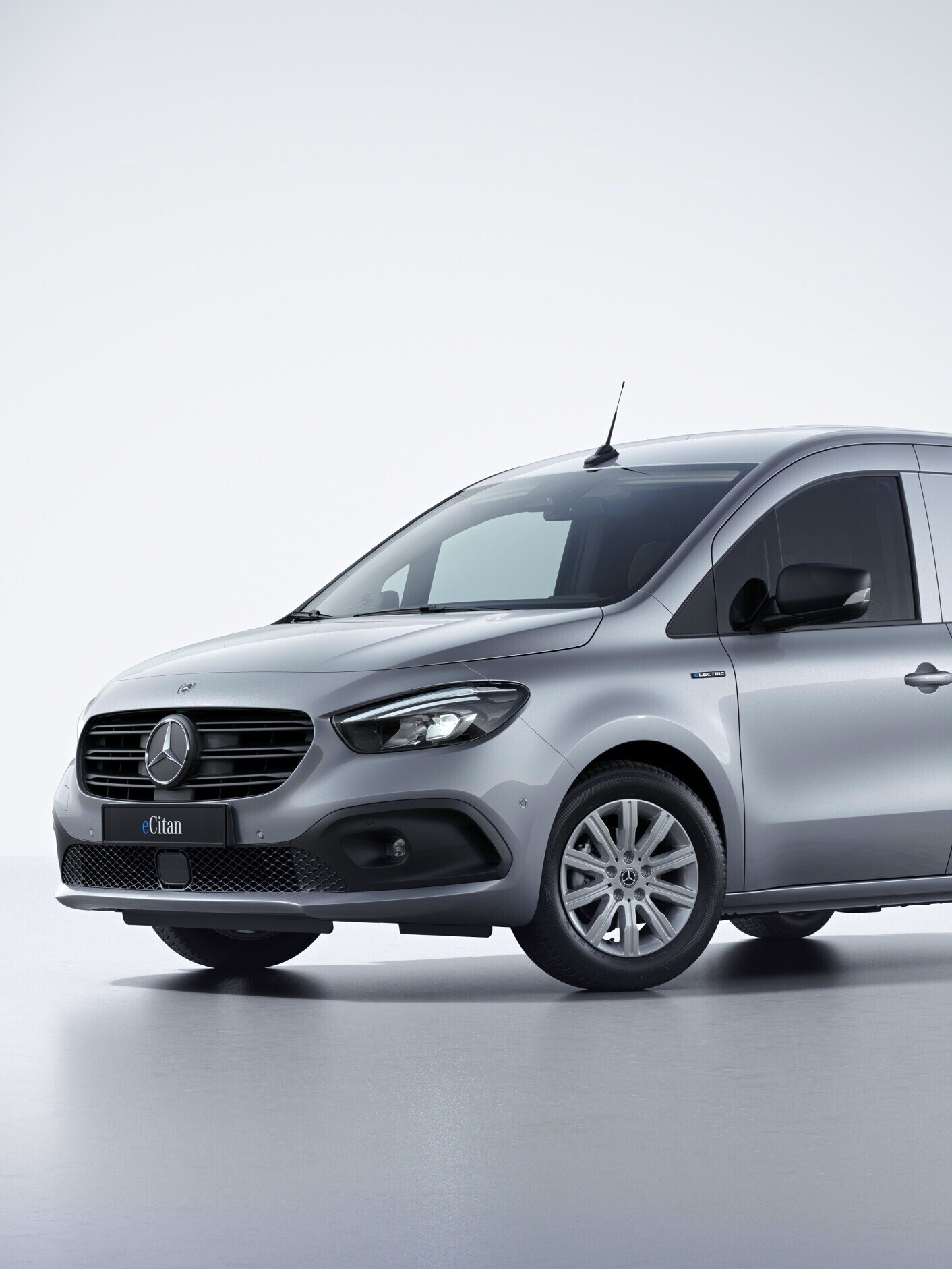 Intelligens csatlakoztathatóság a Mercedes-Benz eCitan zárt áruszállító digitális extrafelszereltségeinek köszönhetően.