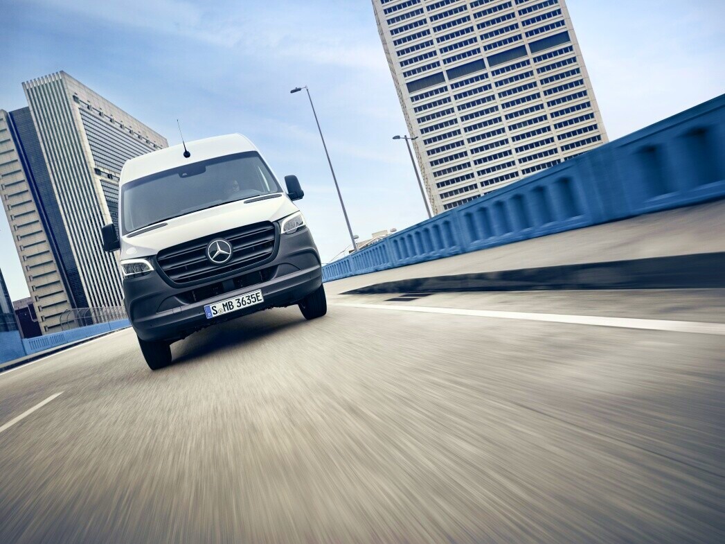 Próbaút | eSprinter zárt áruszállító | Mercedes-Benz transzporterek Foglalja le próbaútját most, és tapasztalja meg személyesen az eSprinter zárt áruszállító legfőbb jellemzőit.