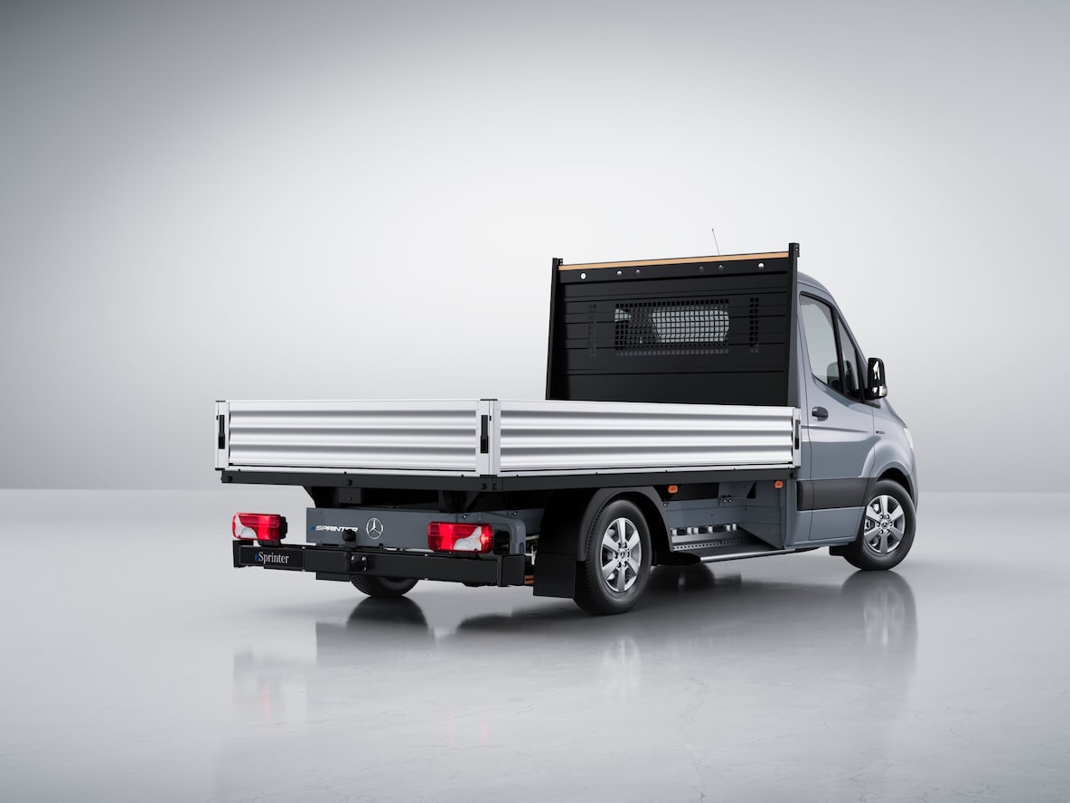 A Mercedes-Benz eSprinter platós gépkocsi.
