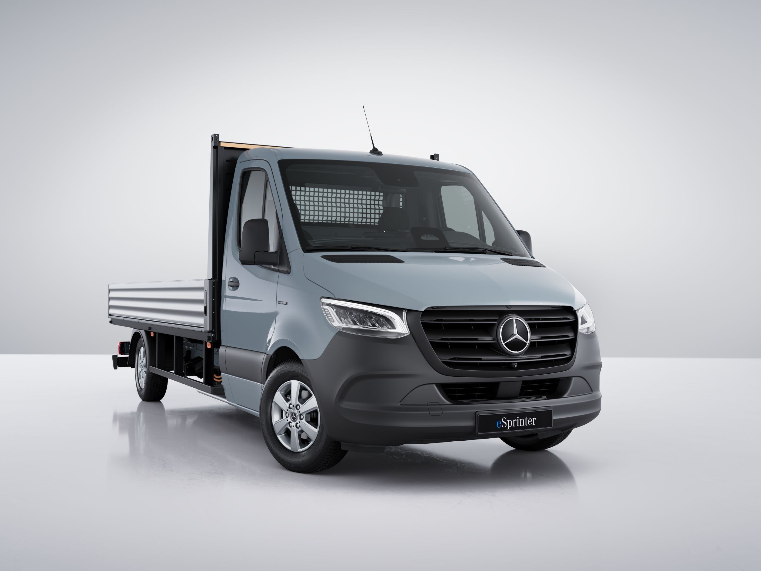 A Mercedes-Benz eSprinter platós gépjármű.