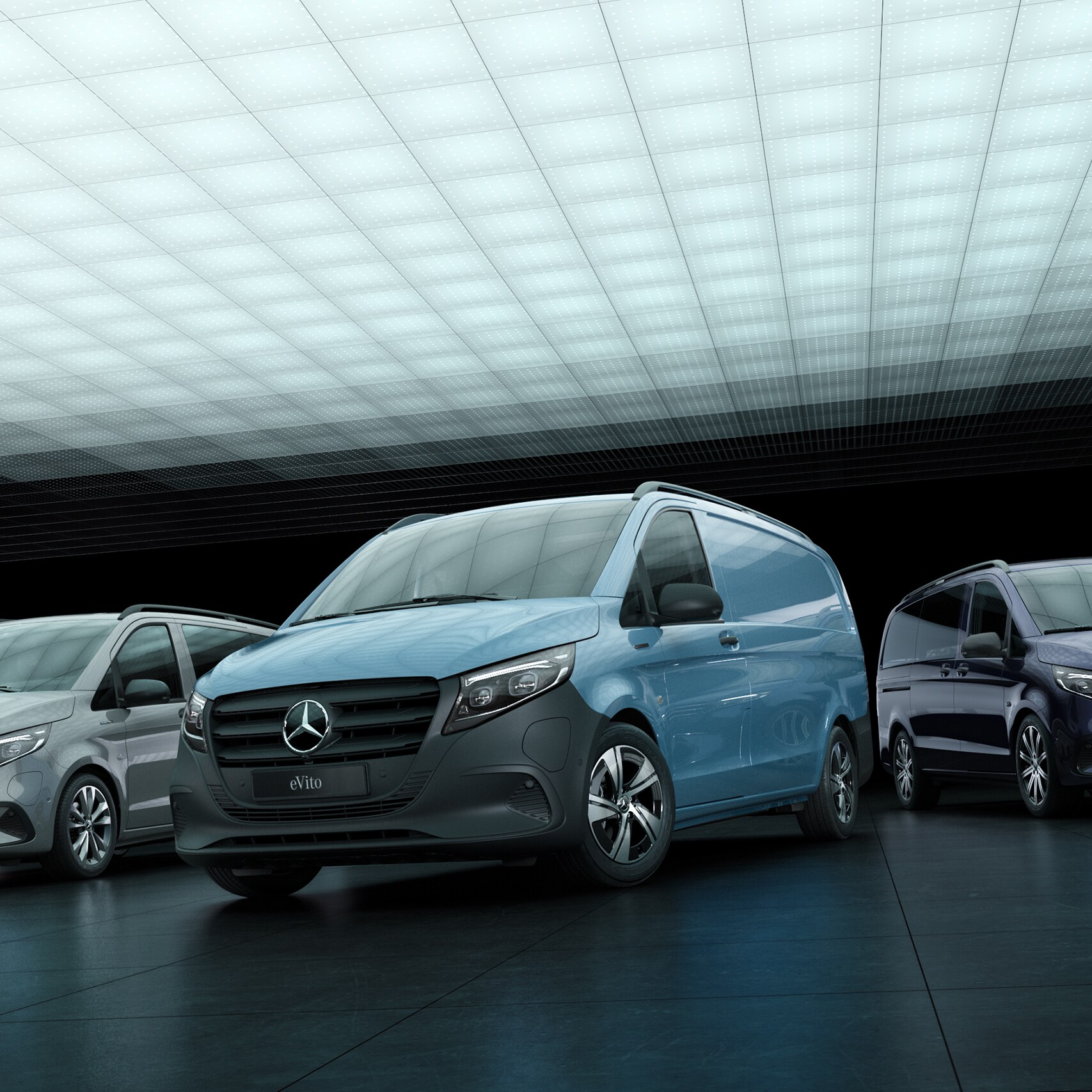 Az új Mercedes-Benz eVito és Vito modellek egy hangulatosan megvilágított csarnokban láthatók.