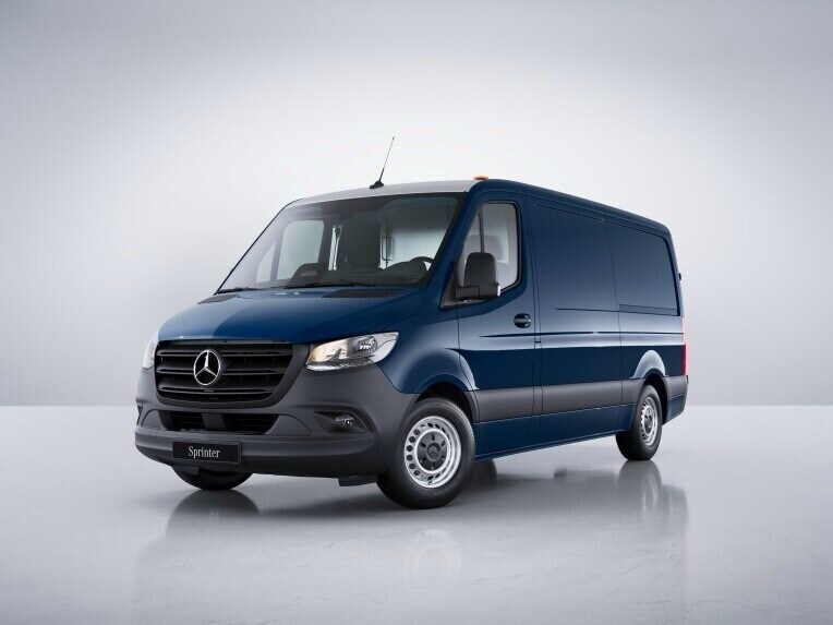 A Mercedes-Benz Sprinter zárt áruszállító a BASE kivitelváltozatban.
