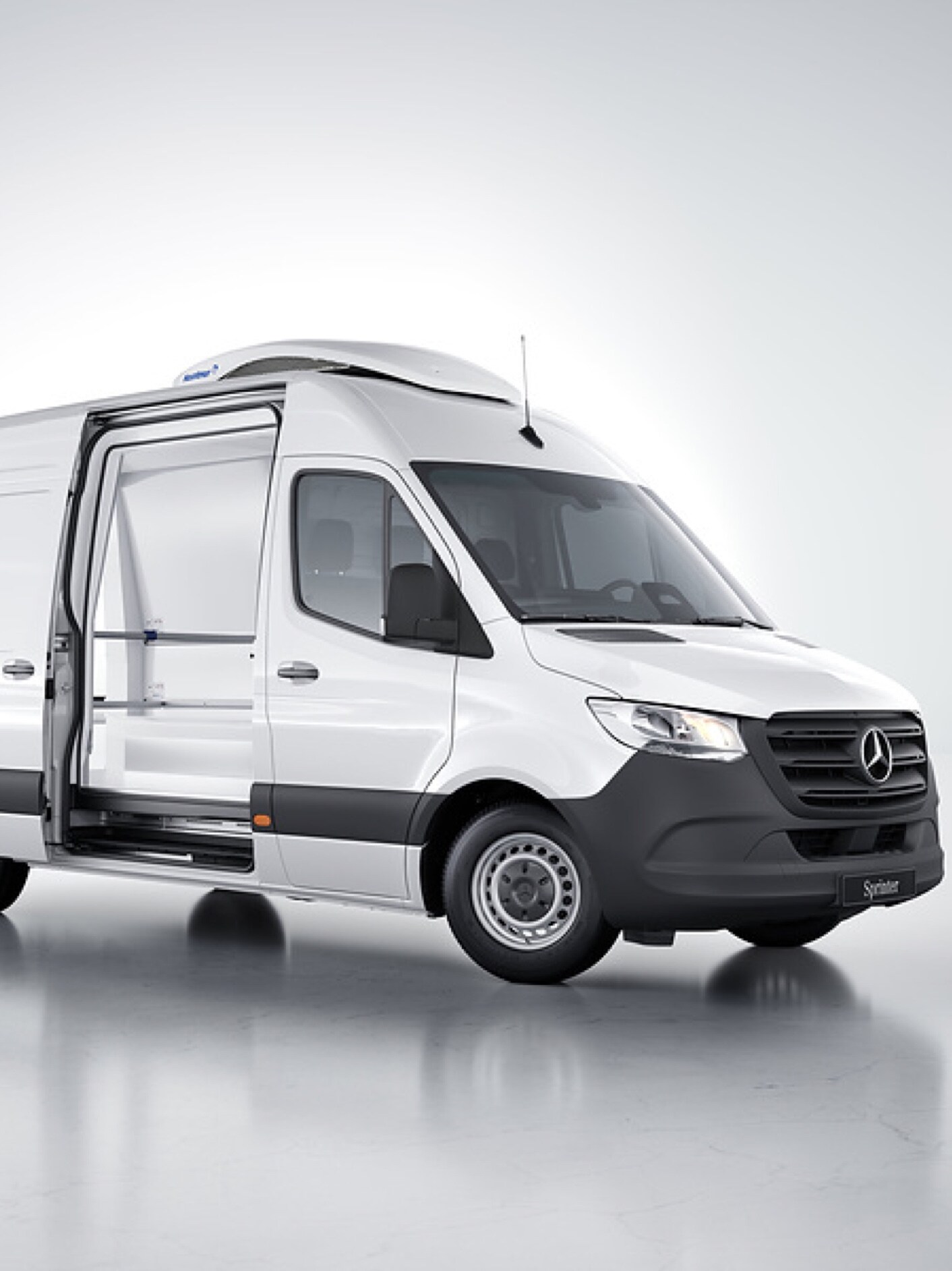 A Mercedes-Benz Sprinter zárt áruszállító a VanSolution ipari megoldásával.