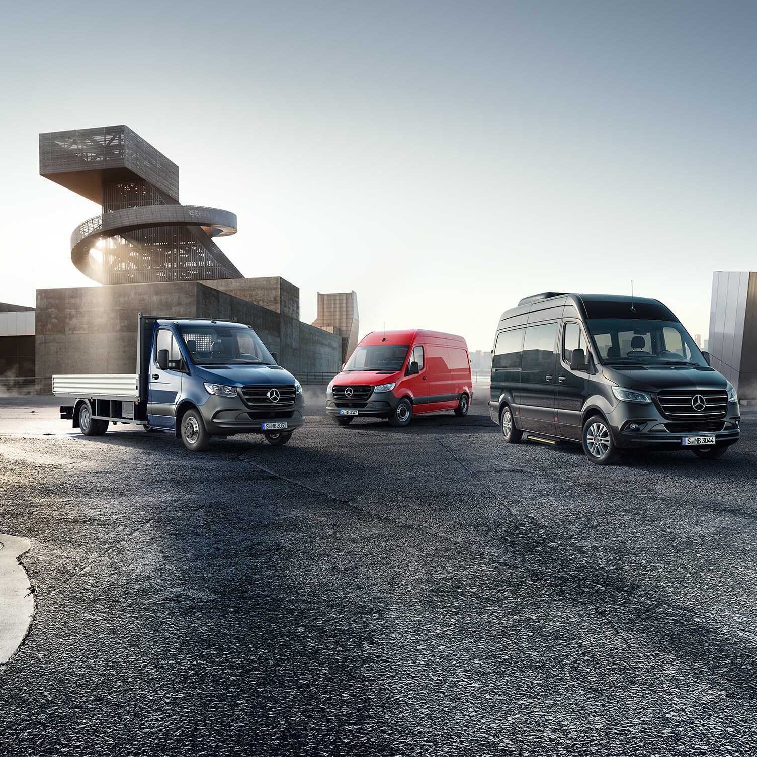 A Mercedes‑Benz Sprinter kishaszonjárművek választéka városi környezetben, futurisztikus megjelenésben