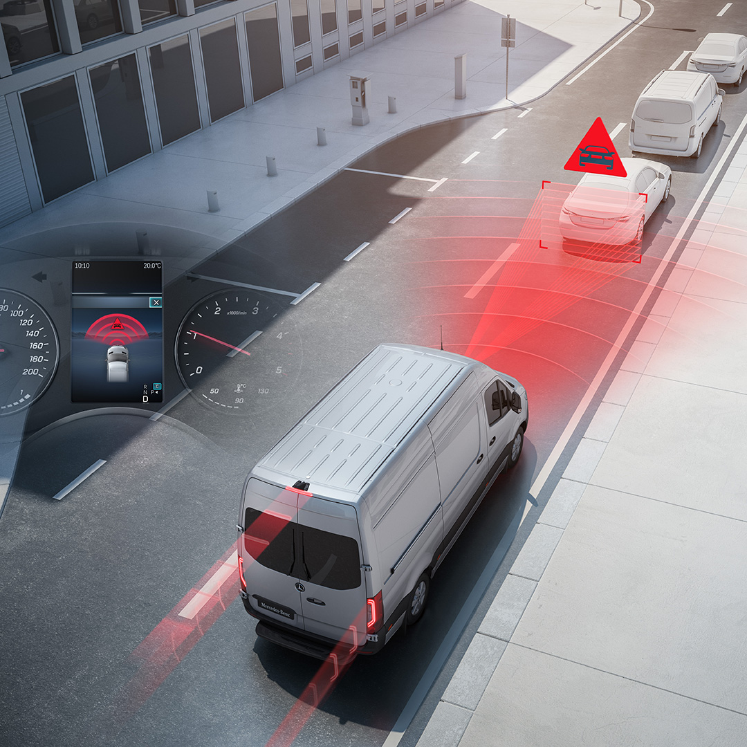 Vezetéstámogató rendszerek | Sprinter zárt áruszállító | Mercedes-Benz Vezetéstámogató rendszer megjelenítése a közúti forgalomban a Mercedes-Benz Sprinter zárt áruszállítóban.