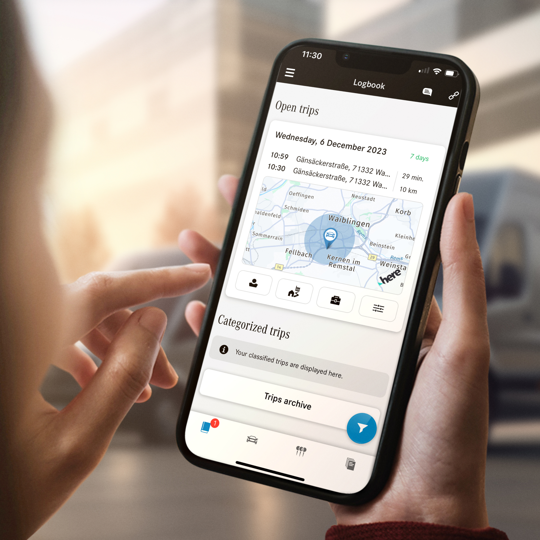 Digitális menetlevél | Digitális extrafelszereltségek | Mercedes-Benz A Mercedes-Benz Digitális menetlevél funkciója okostelefonon.