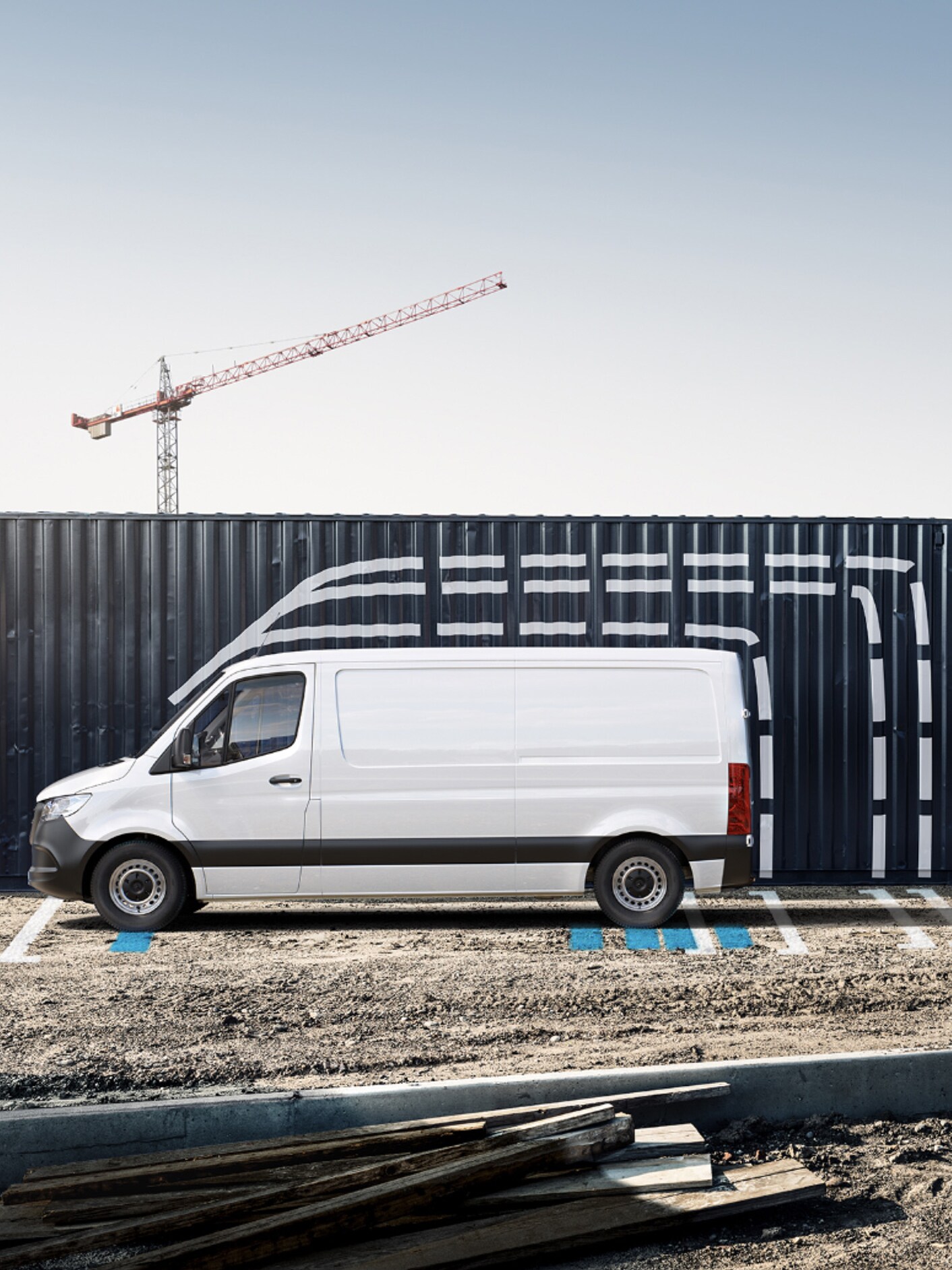 A jármű méreteinek grafikus megjelenítése a Mercedes-Benz alkalmazásban okostelefonon.