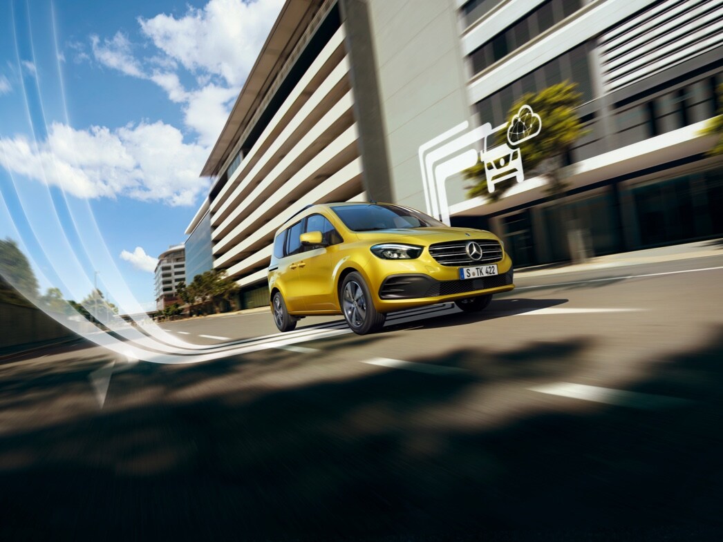 A Mercedes-Benz kishaszonjármű minden digitális extrafelszereltsége a kommunikációs modulon (LTE) keresztül csatlakoztatható.