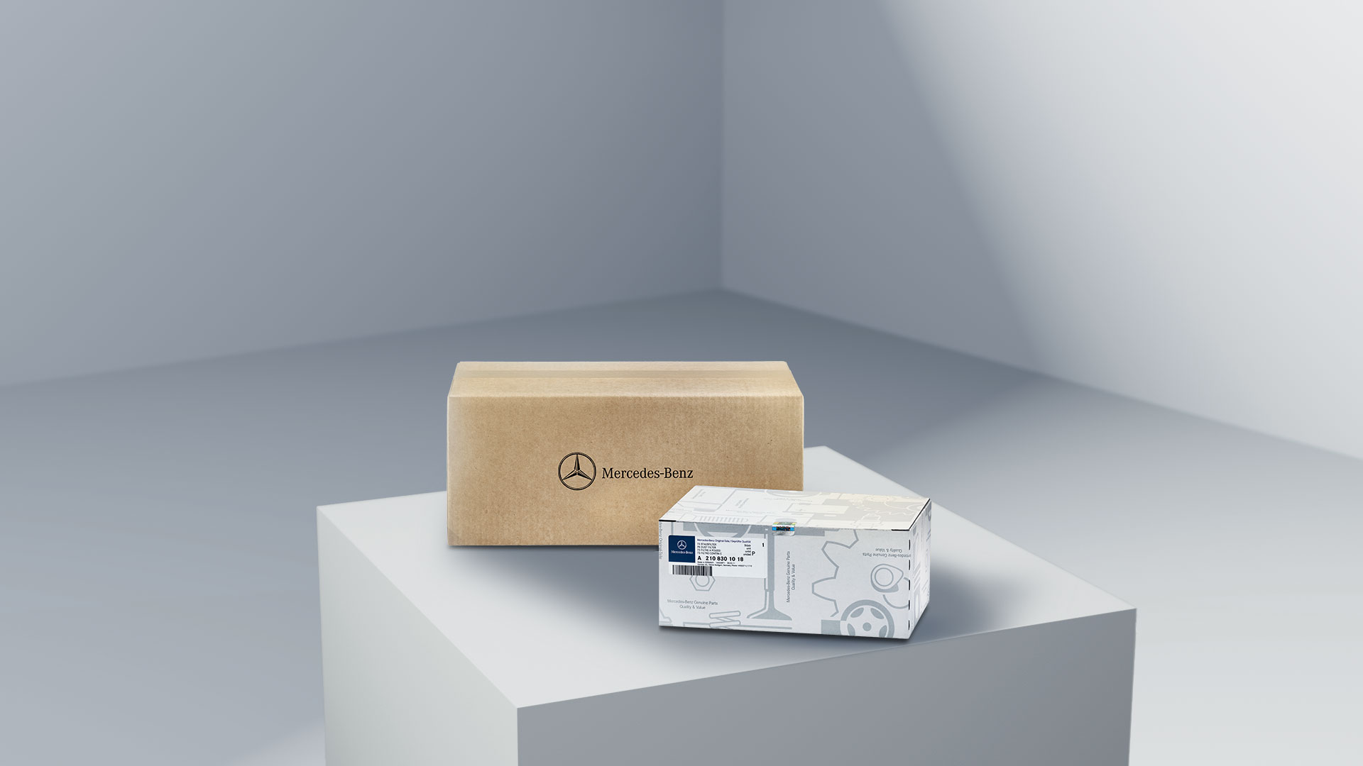 Mercedes-Benz | Kishaszongépjármű minőség Csomagolt Mercedes-Benz alkatrészek, amelyek a minőségi szabványokat, a minőségtudatosságot szimbolizálják.