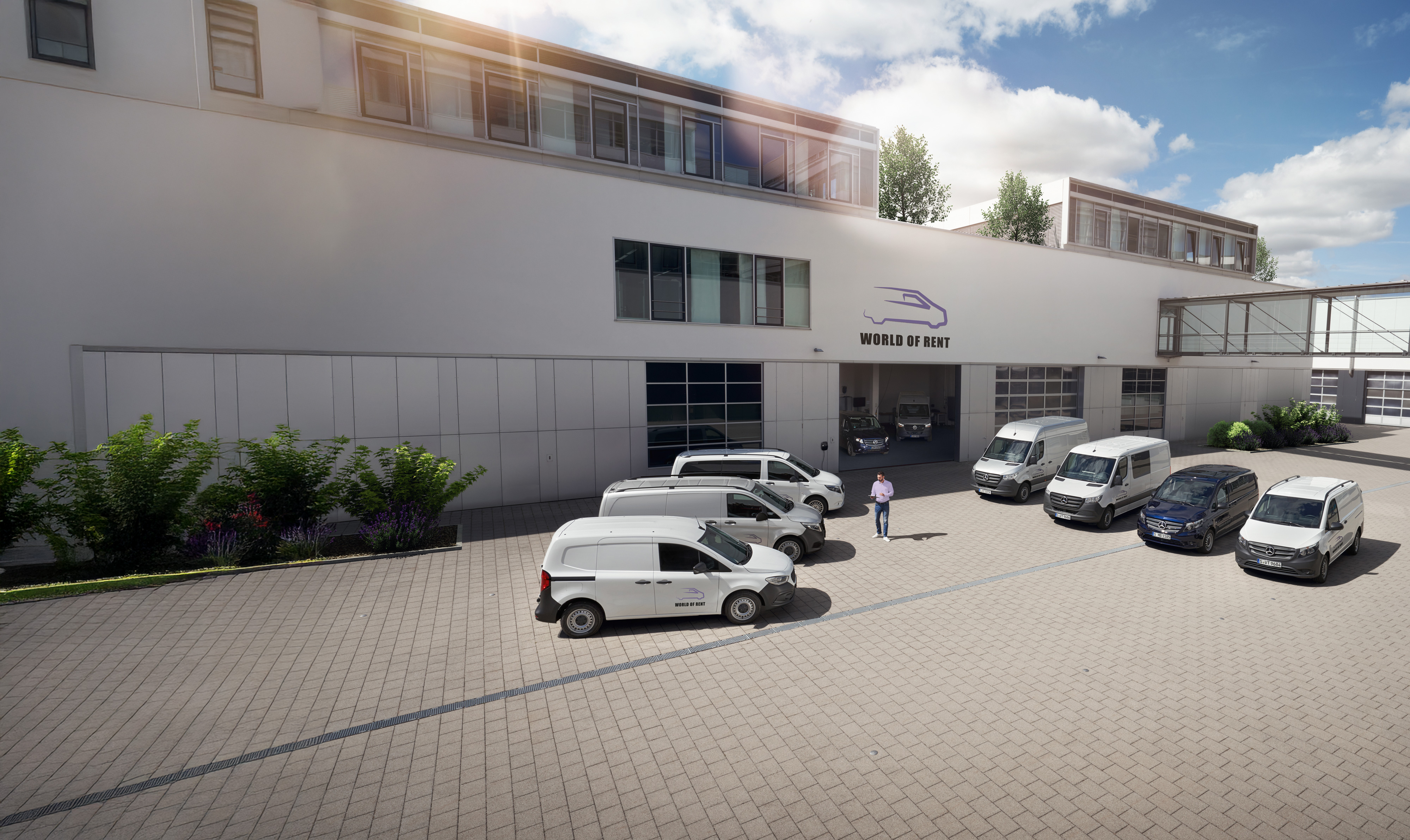 Mercedes-Benz | Szolgáltatások áttekintése | Flottaszolgáltatások Mercedes-Benz kishaszongépjárművek flottája egy cégépület előtt.