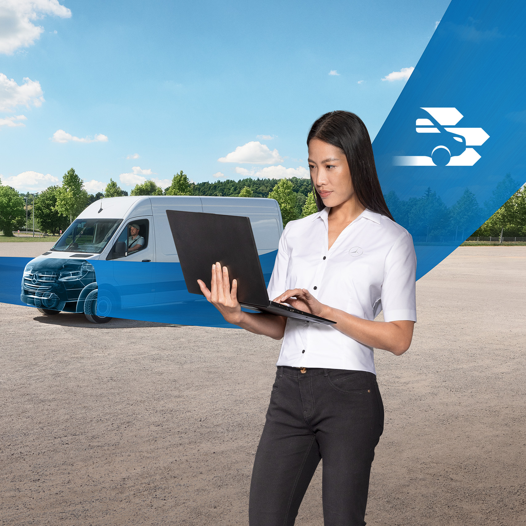 Mercedes-Benz | Kishaszongépjárművek karbantartása | Áttekintés Egy fehér Sprinter előtt álló, laptopot tartó nő.