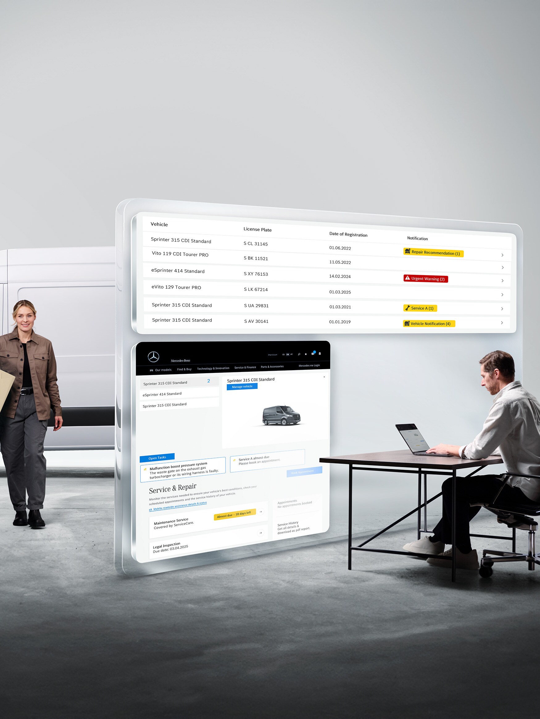 Egy férfi transzporterflottát felügyel laptopon, Mercedes-Benz Van Uptime Monitor a maximális rendelkezésre állás érdekében.