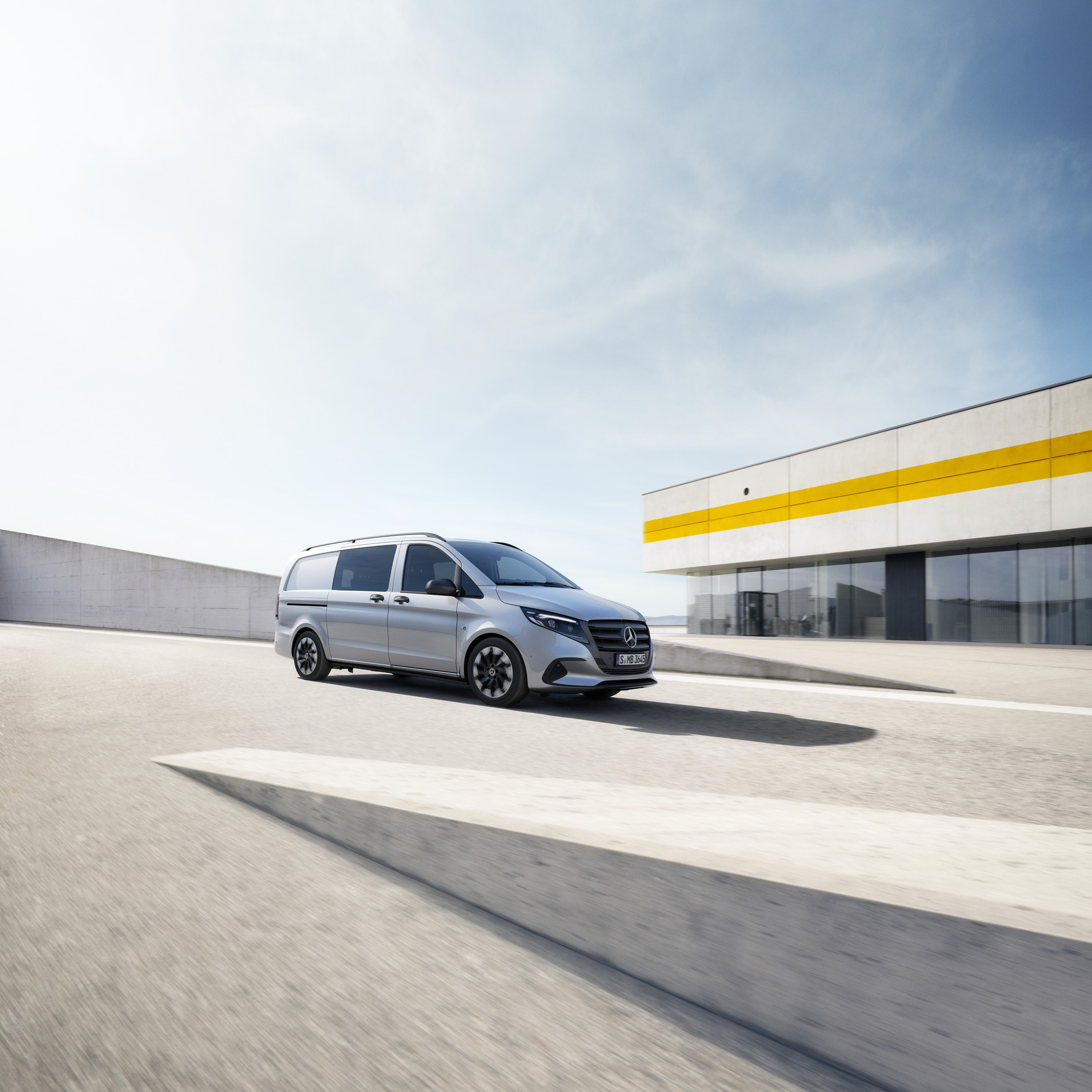 Vito Mixto | Mercedes-Benz A Vito Mixto egy parkolóházban áll.