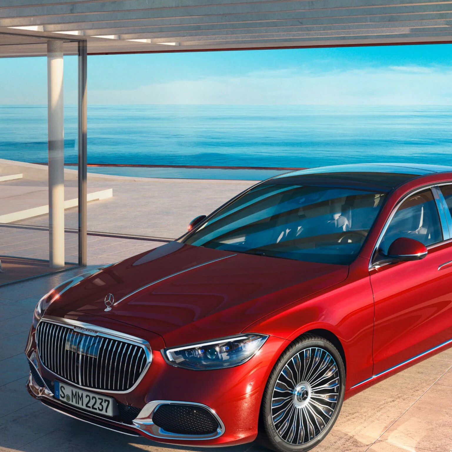 Hood with the central chrome trim strip in the Mercedes-Maybach S-Class