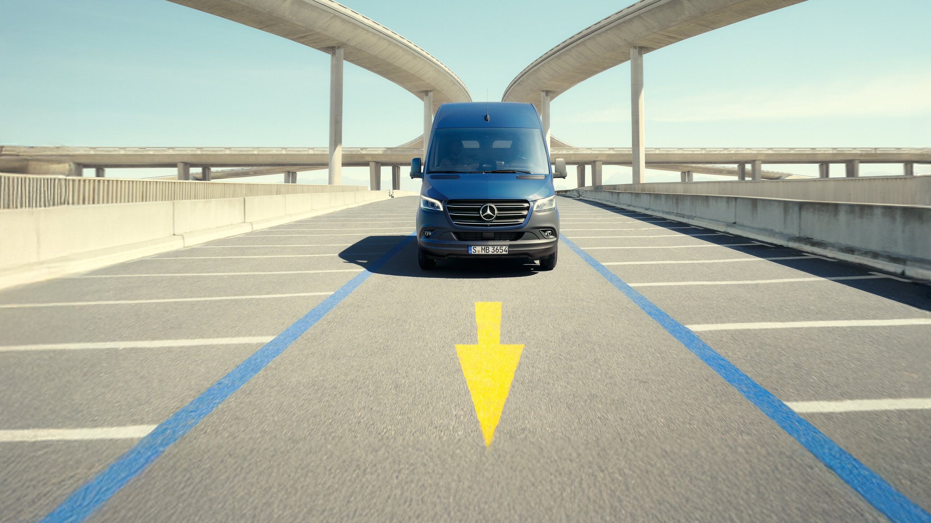 A Mercedes-Benz Sprinter zárt áruszállító.