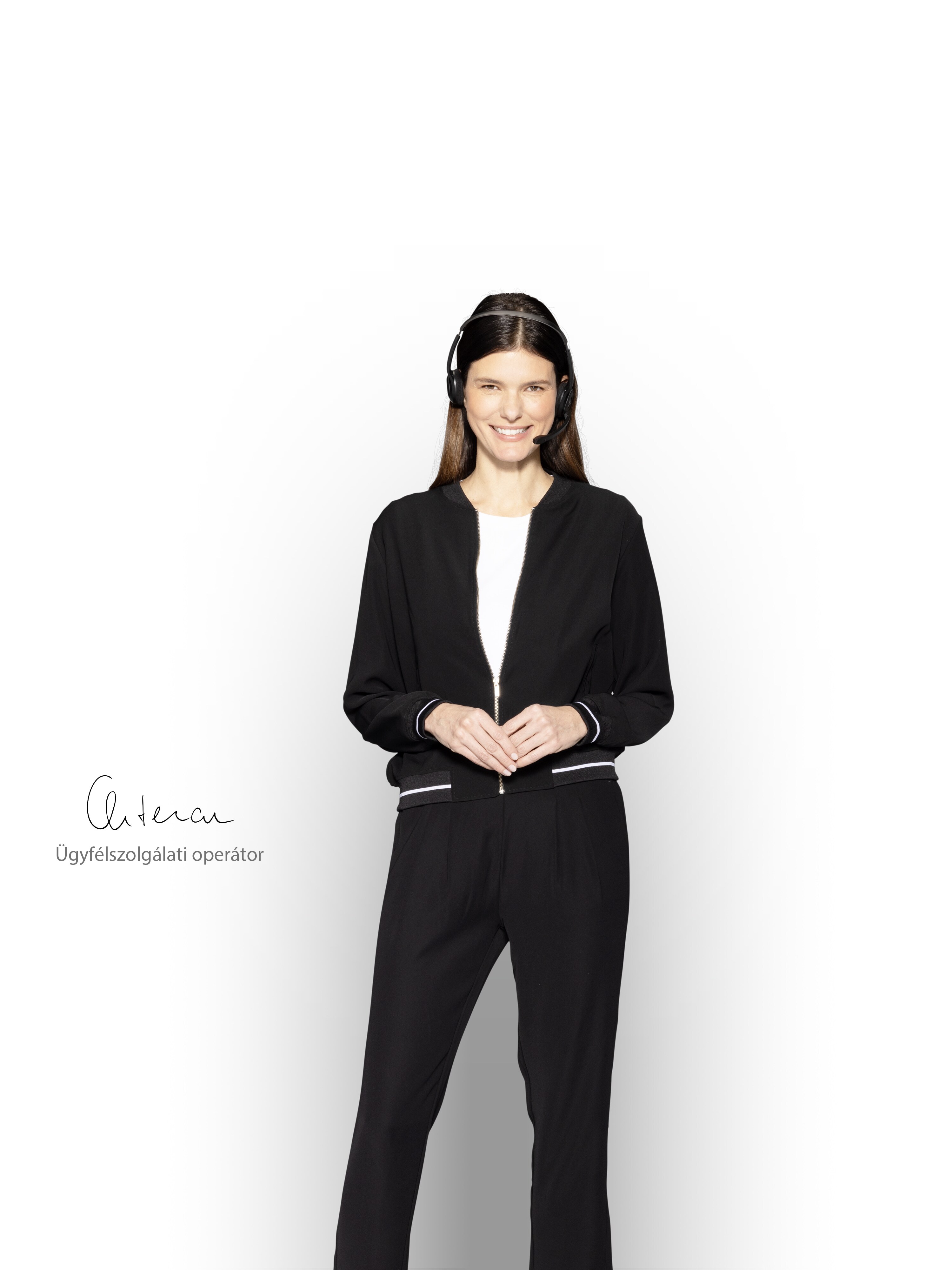 A Mercedes-Benz  operátora headset készülékkel.